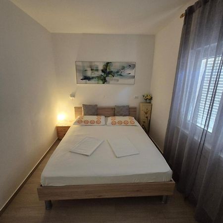 Apartman Davorka Karlobag Ngoại thất bức ảnh
